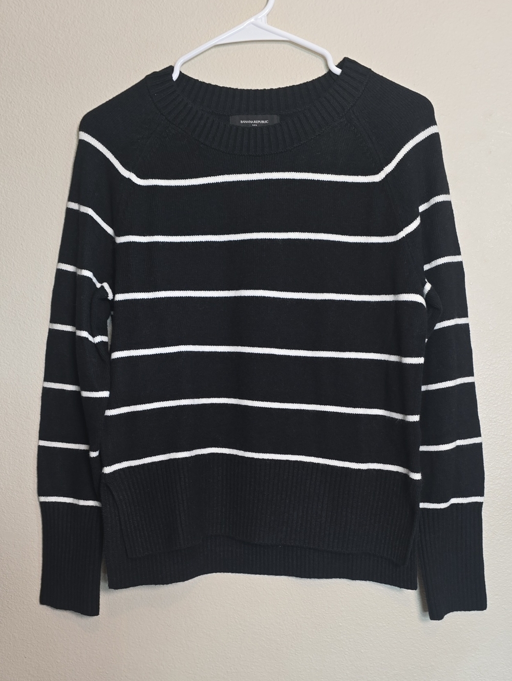 Banana Republic Black and White Striped Scoop-Neck Sweater Size Small